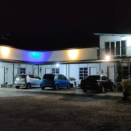 Aleesa Roomstay Pasir Puteh Bagian luar foto
