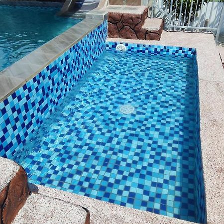 Aleesa Roomstay Pasir Puteh Bagian luar foto