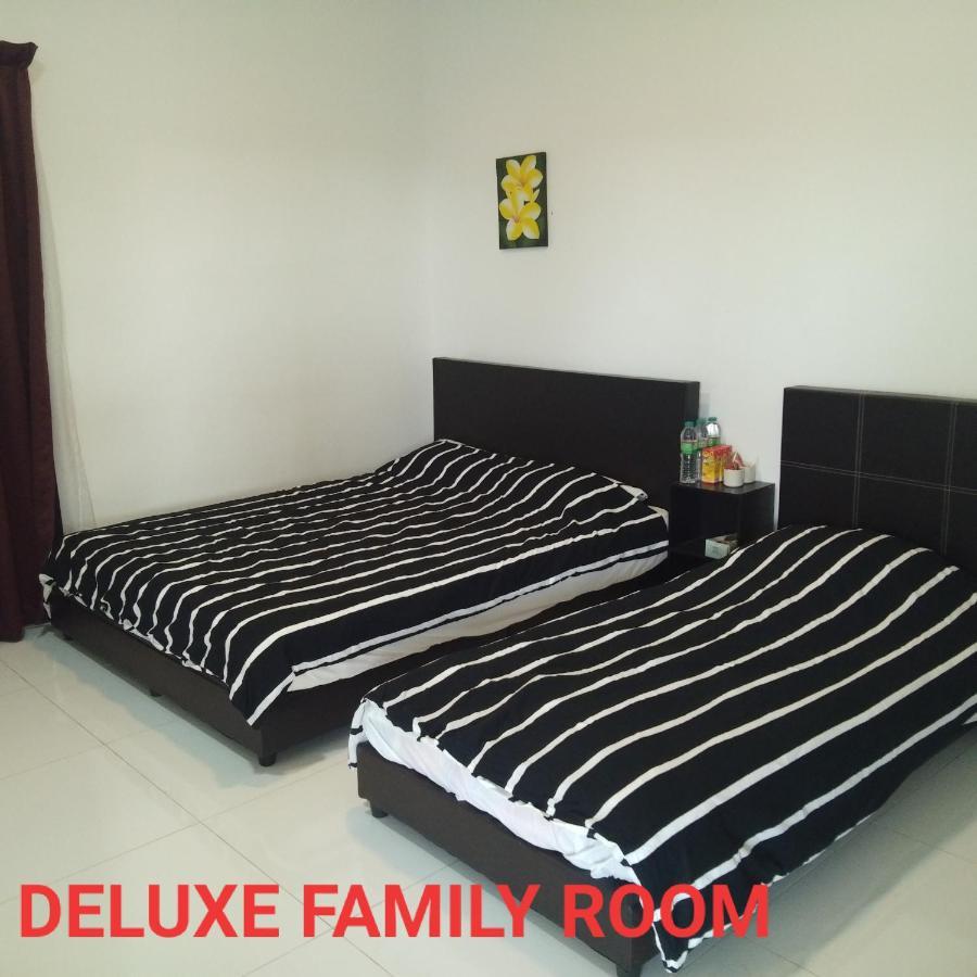 Aleesa Roomstay Pasir Puteh Bagian luar foto