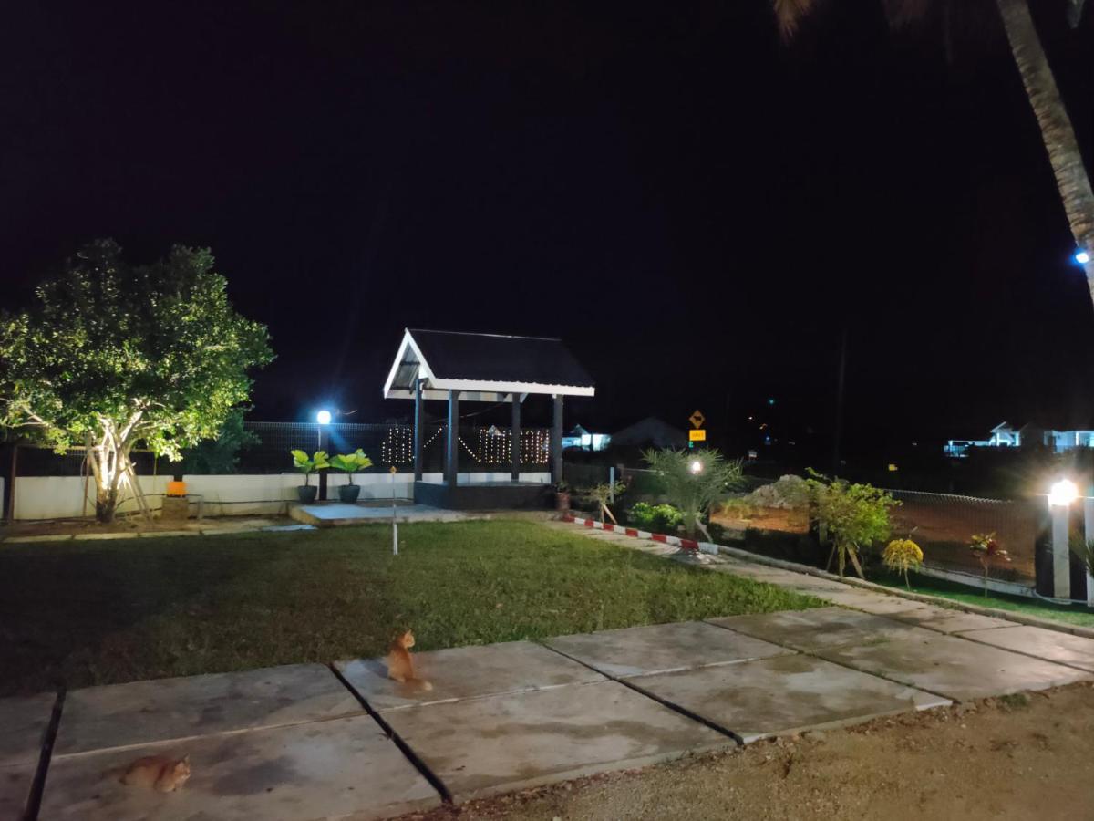 Aleesa Roomstay Pasir Puteh Bagian luar foto