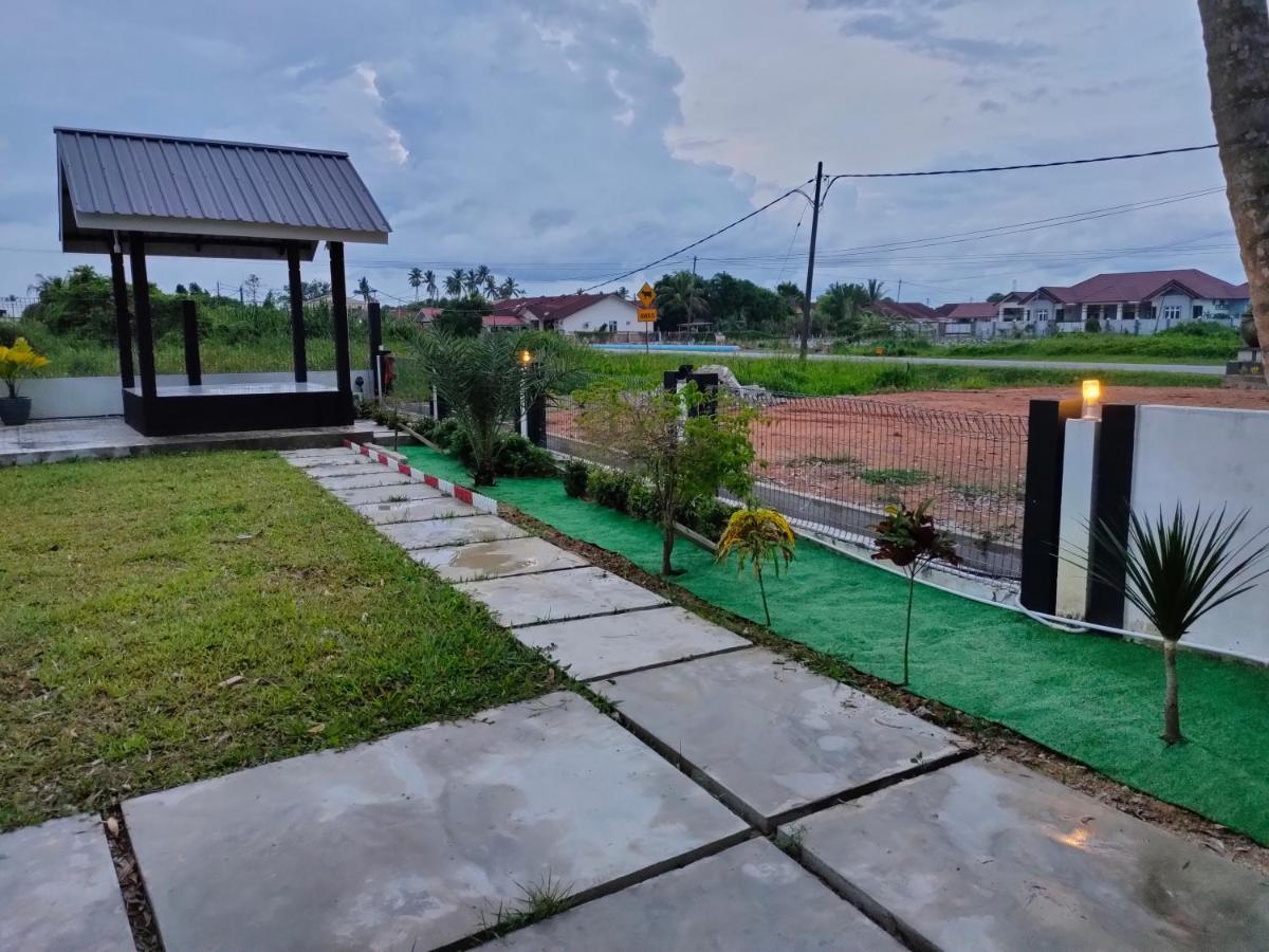 Aleesa Roomstay Pasir Puteh Bagian luar foto