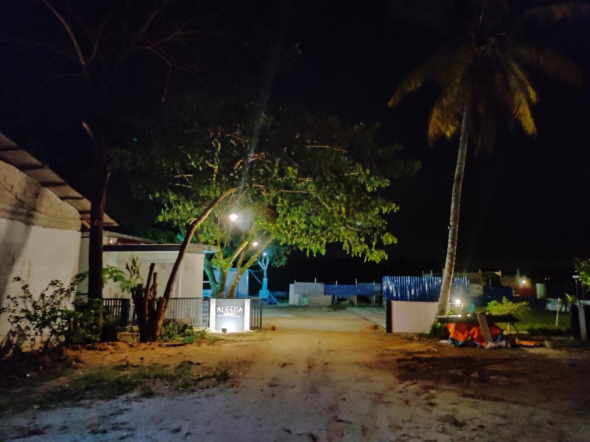Aleesa Roomstay Pasir Puteh Bagian luar foto