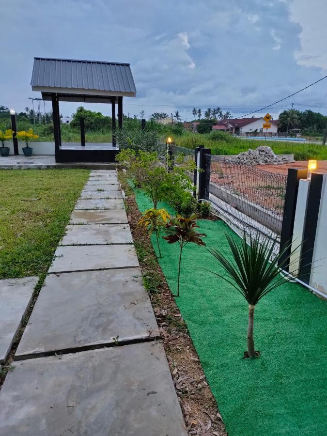 Aleesa Roomstay Pasir Puteh Bagian luar foto