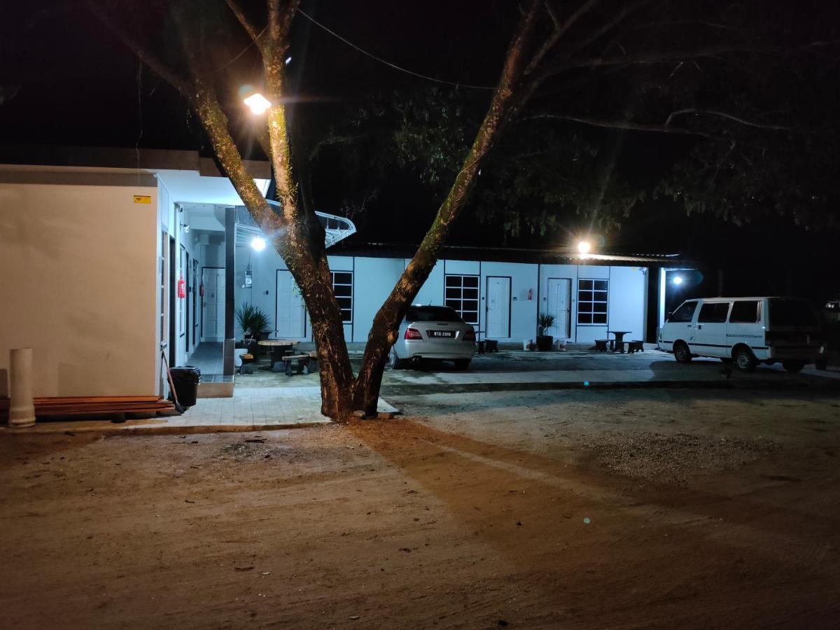 Aleesa Roomstay Pasir Puteh Bagian luar foto