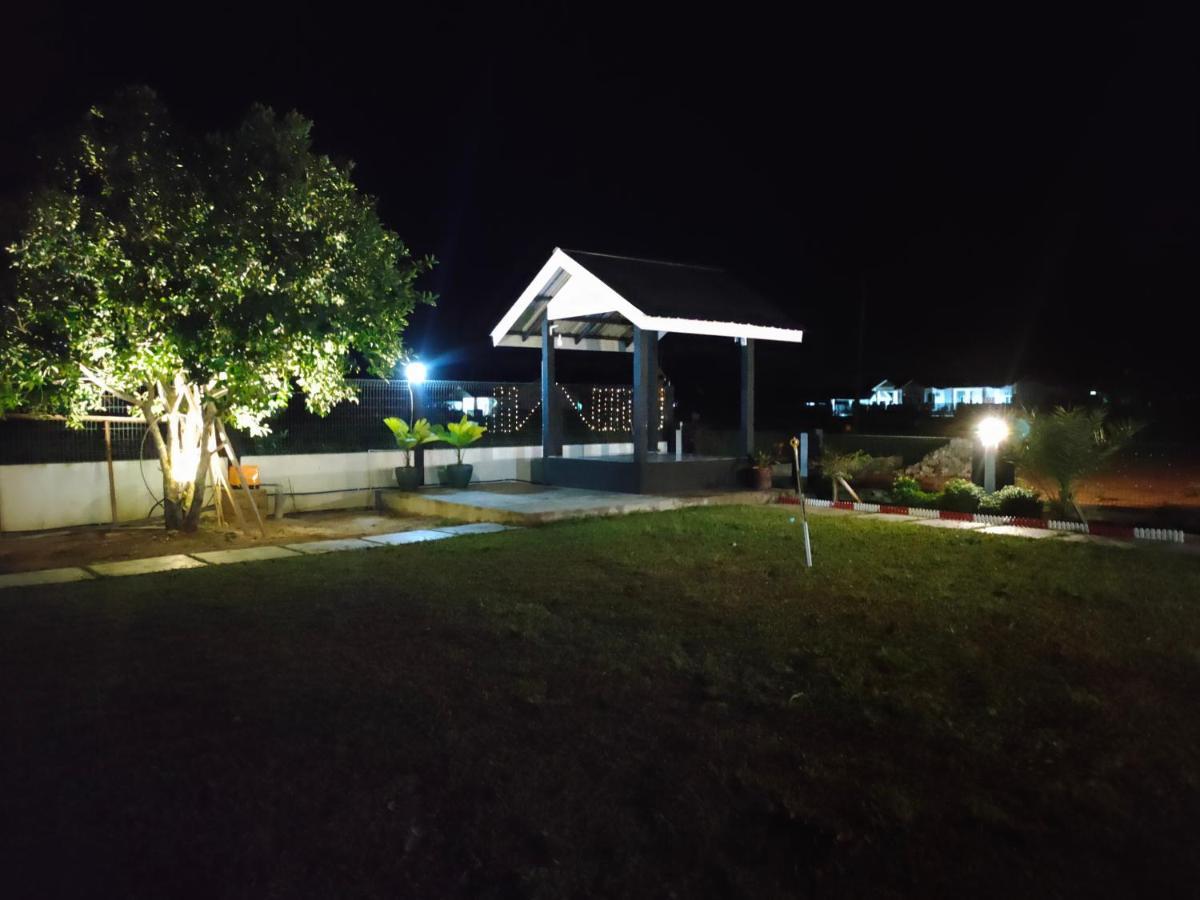 Aleesa Roomstay Pasir Puteh Bagian luar foto