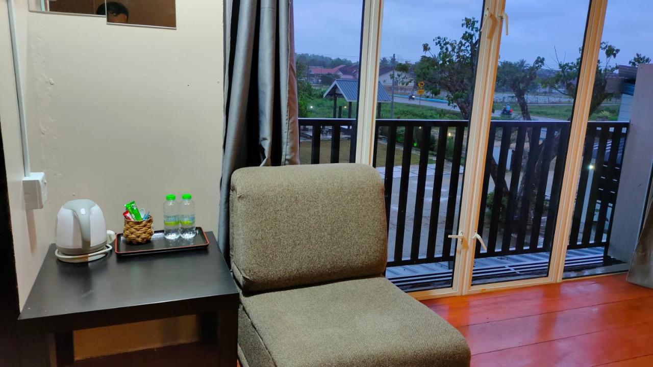 Aleesa Roomstay Pasir Puteh Bagian luar foto