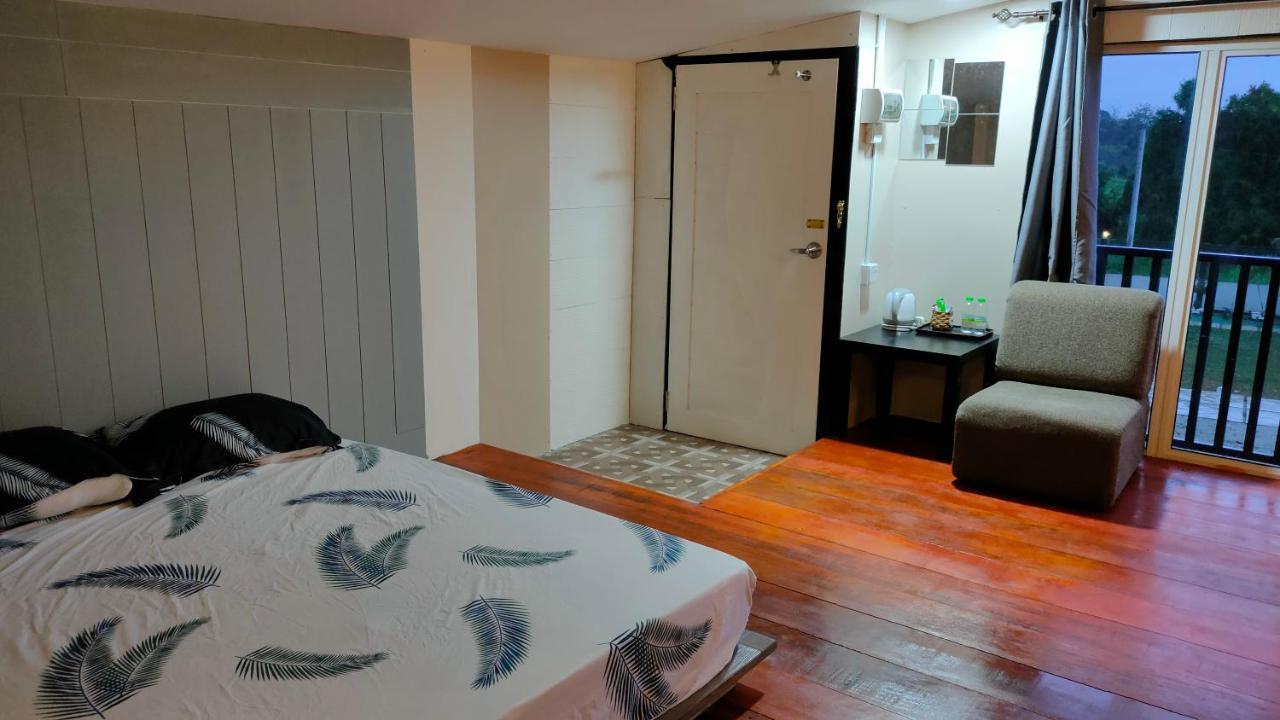 Aleesa Roomstay Pasir Puteh Bagian luar foto