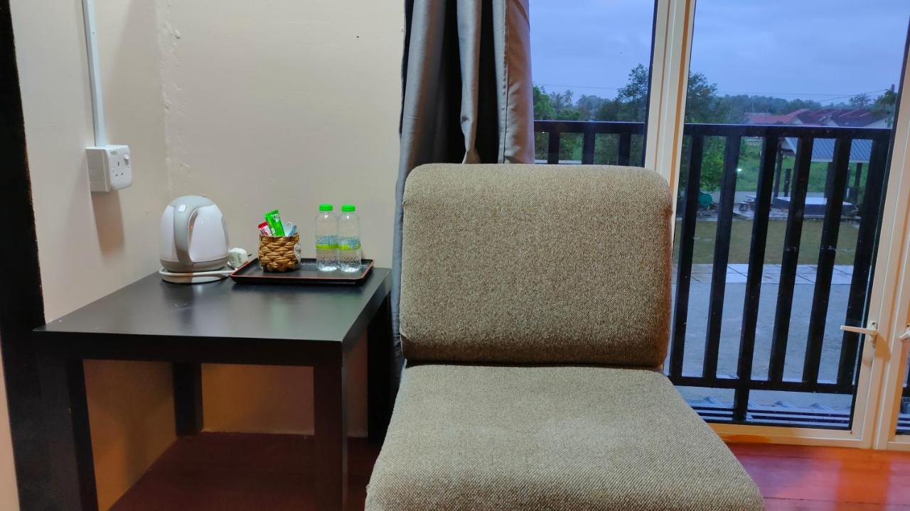 Aleesa Roomstay Pasir Puteh Bagian luar foto