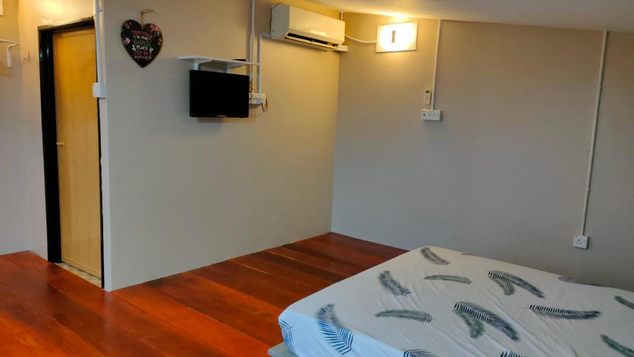 Aleesa Roomstay Pasir Puteh Bagian luar foto