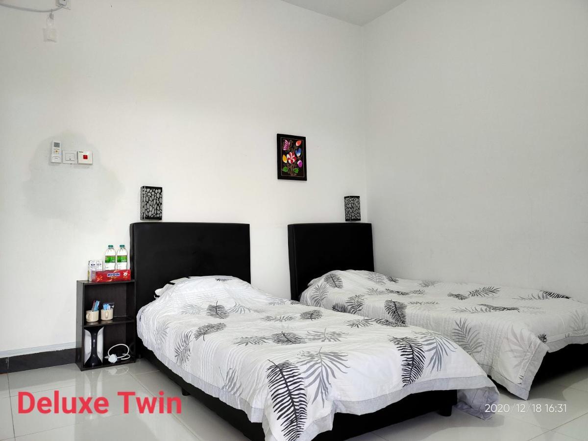 Aleesa Roomstay Pasir Puteh Bagian luar foto