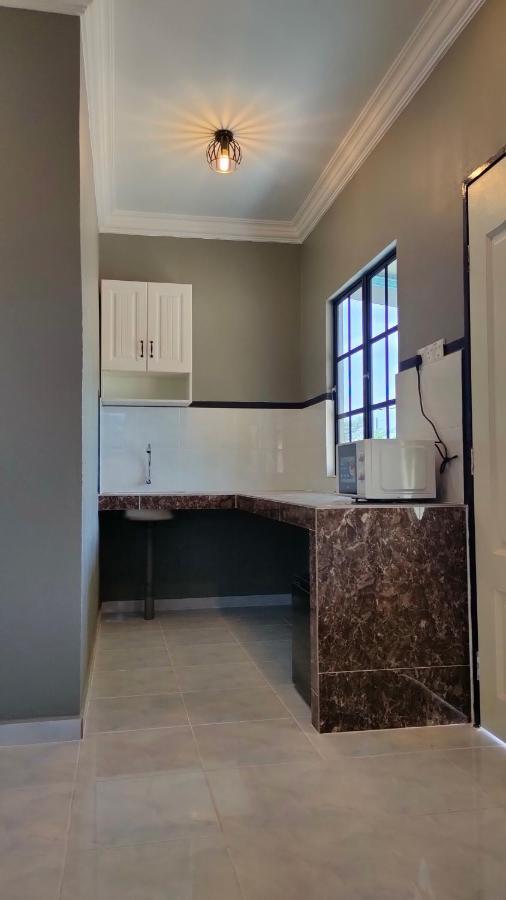 Aleesa Roomstay Pasir Puteh Bagian luar foto