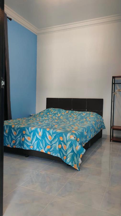Aleesa Roomstay Pasir Puteh Bagian luar foto