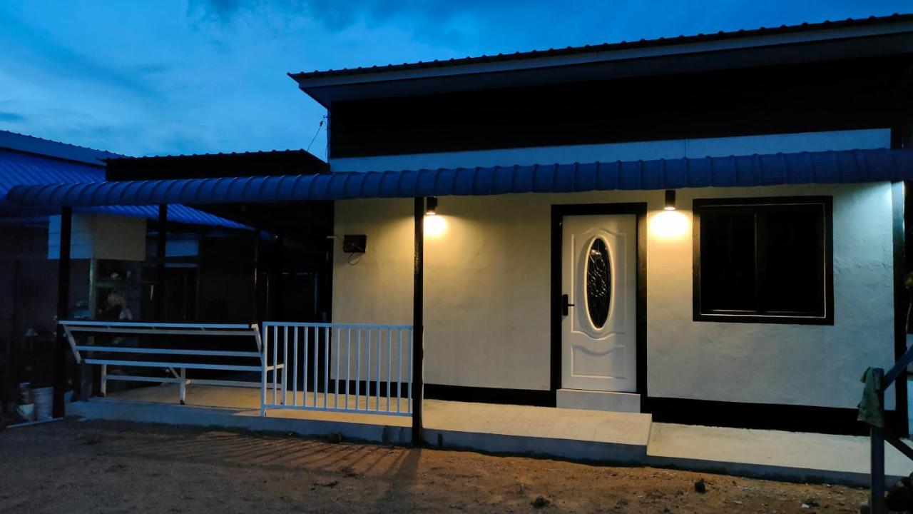 Aleesa Roomstay Pasir Puteh Bagian luar foto
