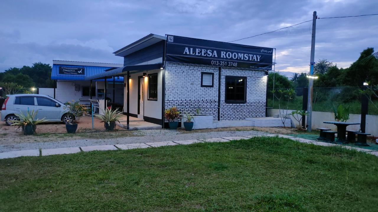 Aleesa Roomstay Pasir Puteh Bagian luar foto