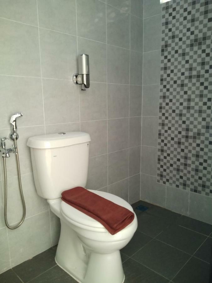 Aleesa Roomstay Pasir Puteh Bagian luar foto